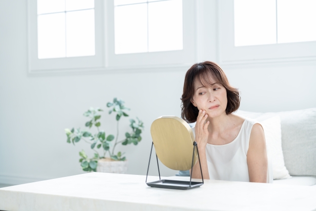 目の下のしわ、どう選ぶ？ヒアルロン酸かシワ取り注射、あなたに合う治療の見極め方